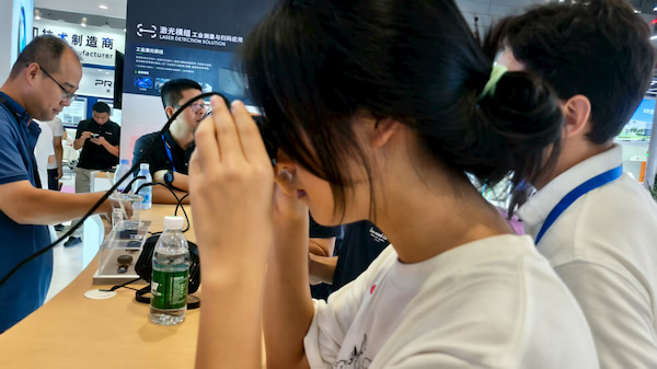 Yuanan staff testing Goeroptics' VR glasses at CIOE 2025 - validating optical quality supported by our fluids